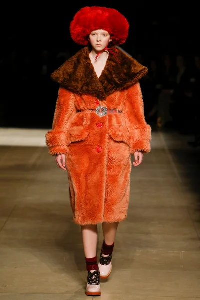 Look 1